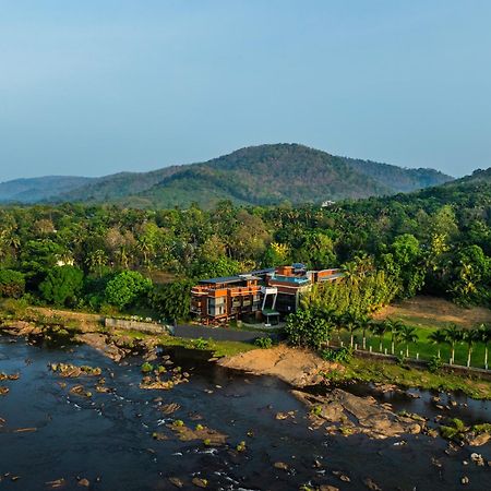 Sterling Athirappilly Hotel Kallana Bagian luar foto