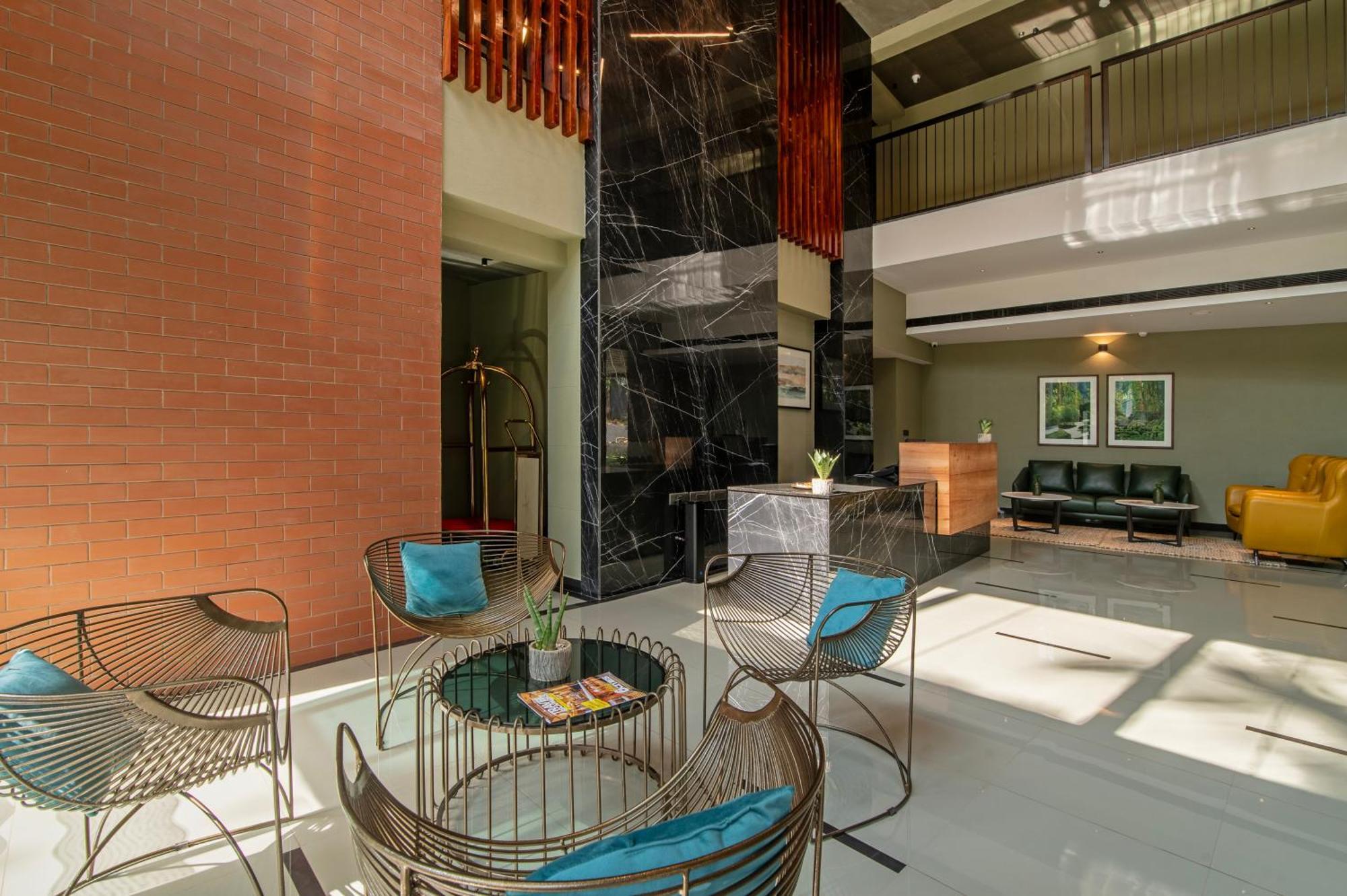 Sterling Athirappilly Hotel Kallana Bagian luar foto