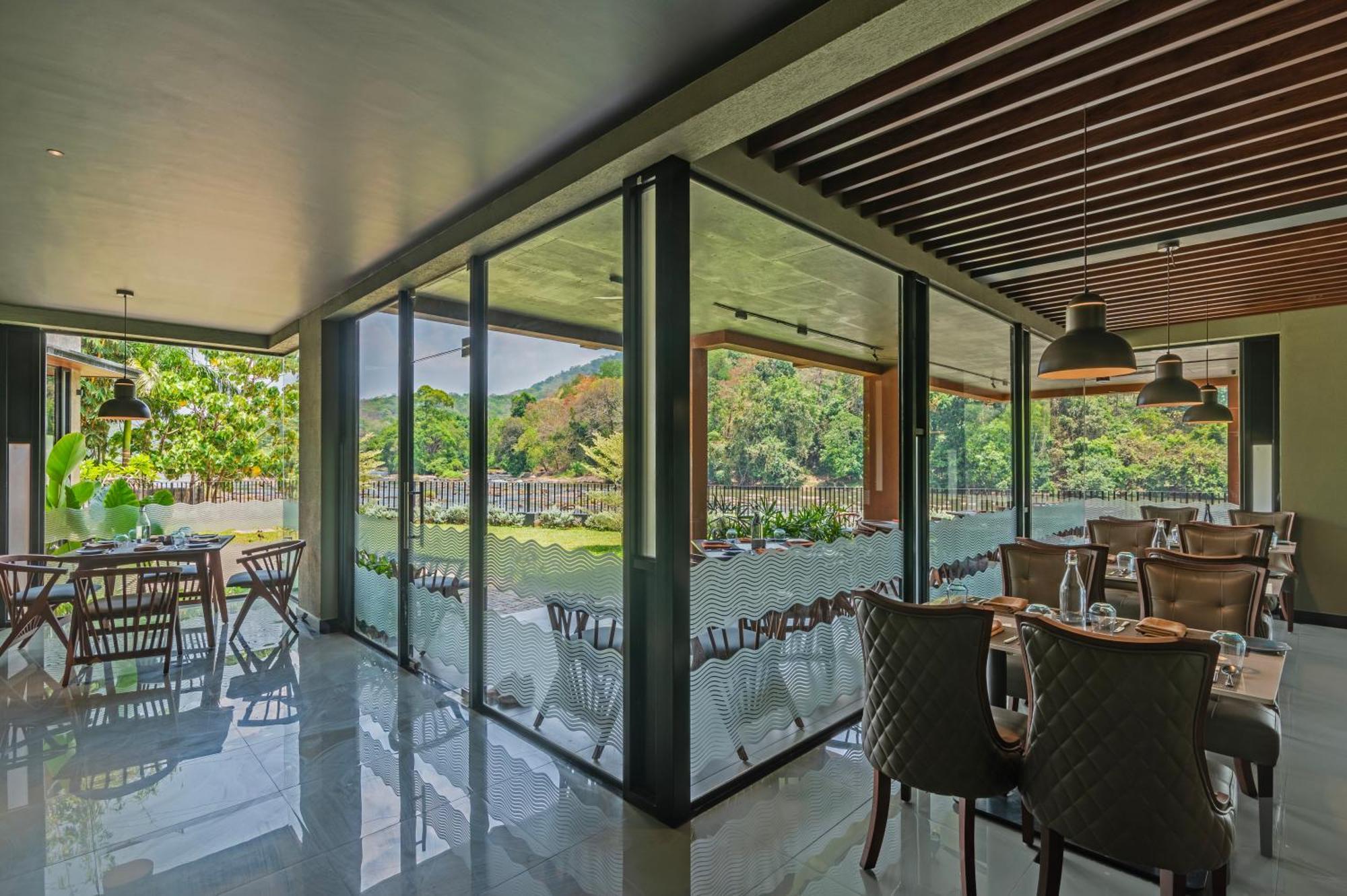 Sterling Athirappilly Hotel Kallana Bagian luar foto