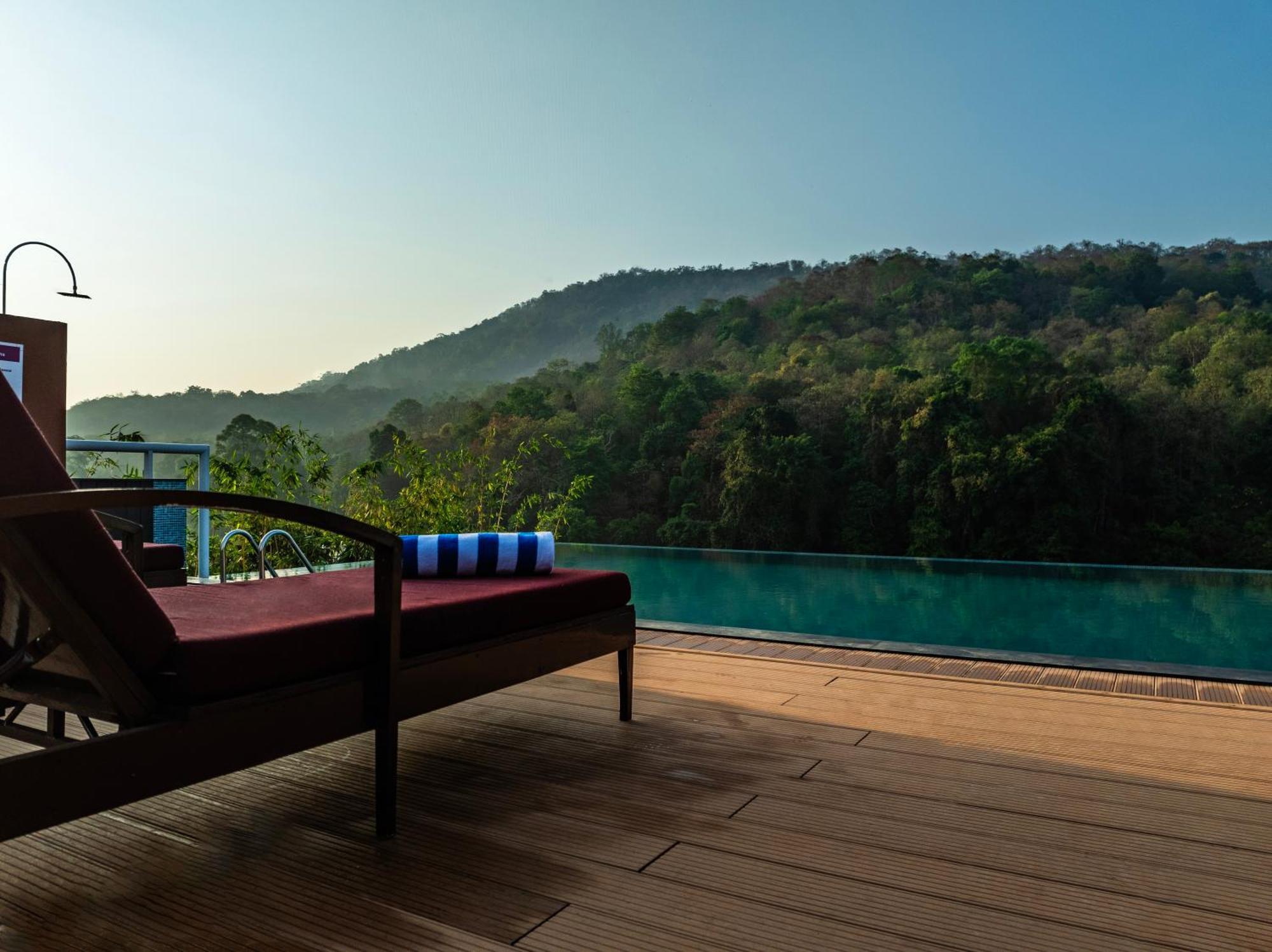 Sterling Athirappilly Hotel Kallana Bagian luar foto