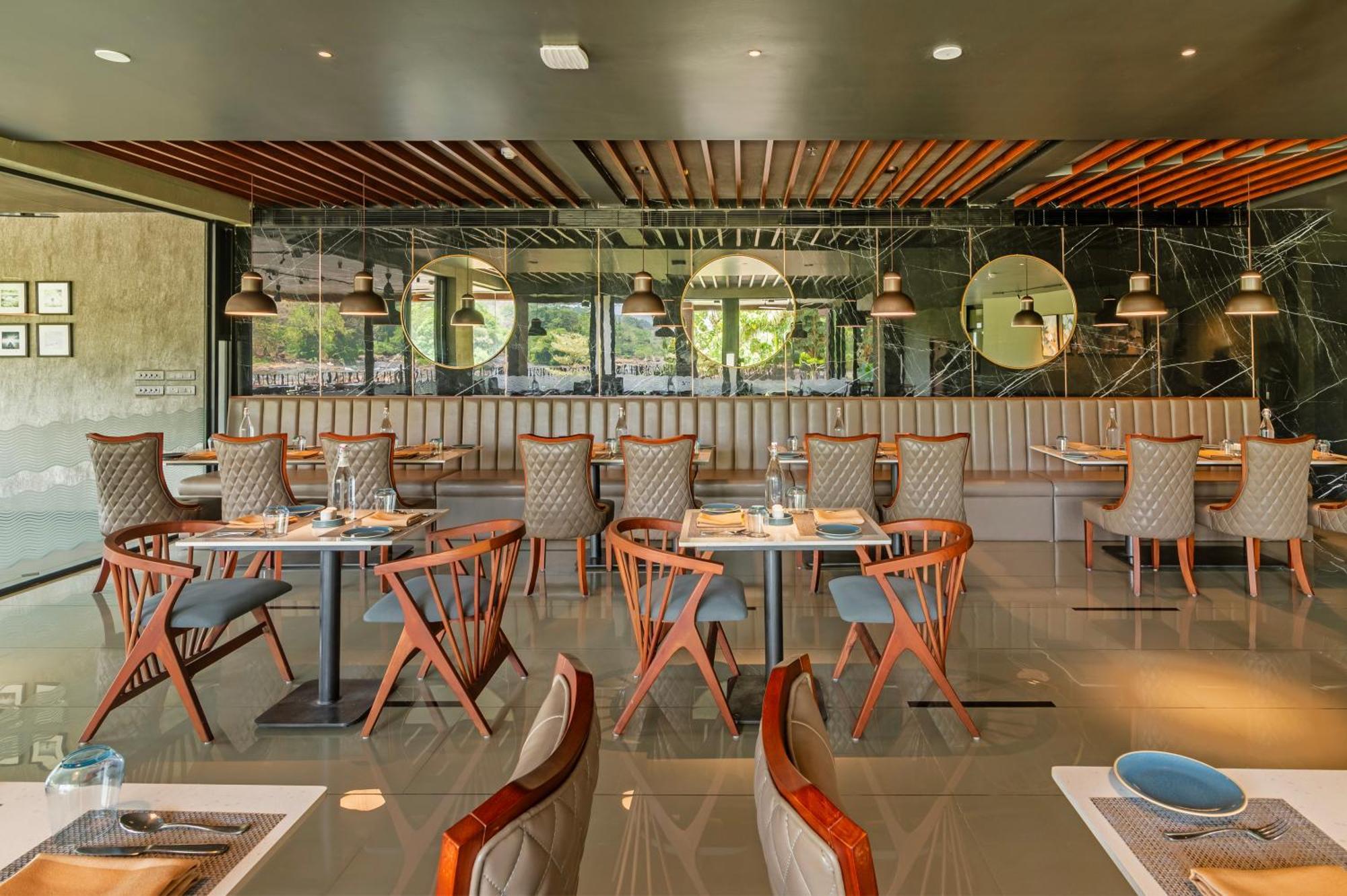 Sterling Athirappilly Hotel Kallana Bagian luar foto