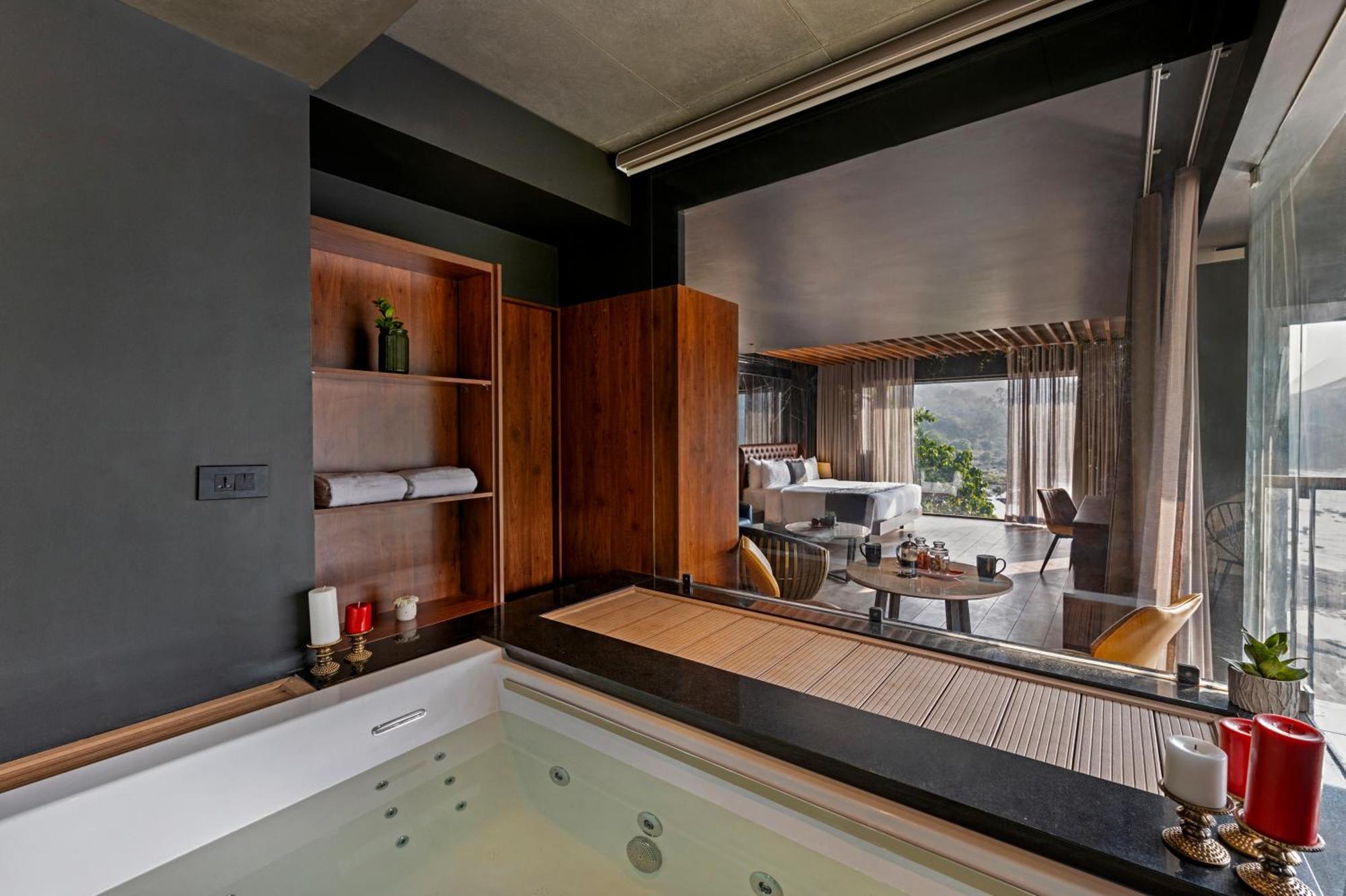 Sterling Athirappilly Hotel Kallana Bagian luar foto