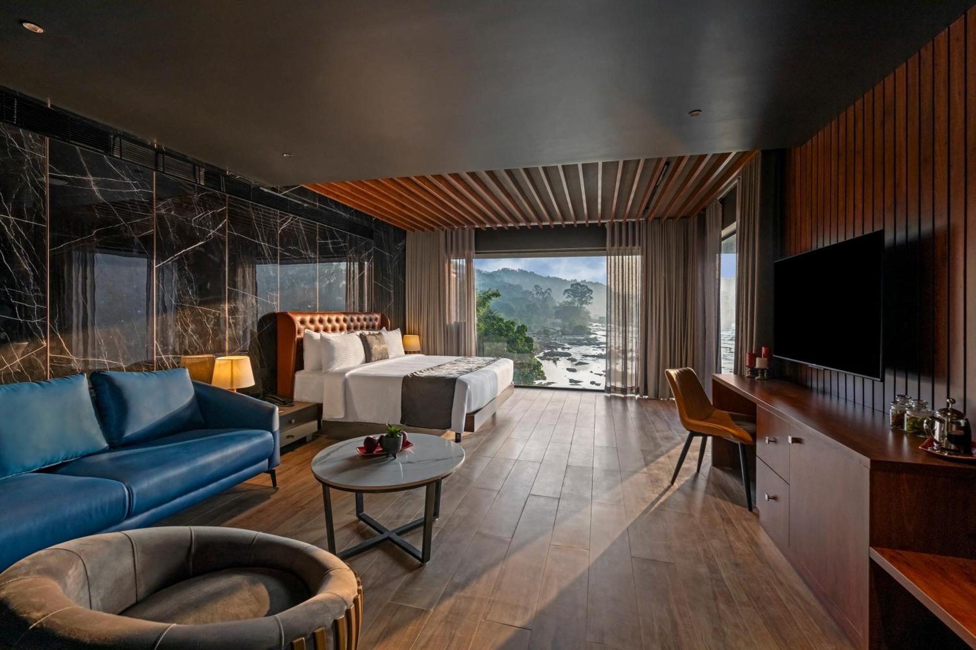 Sterling Athirappilly Hotel Kallana Bagian luar foto