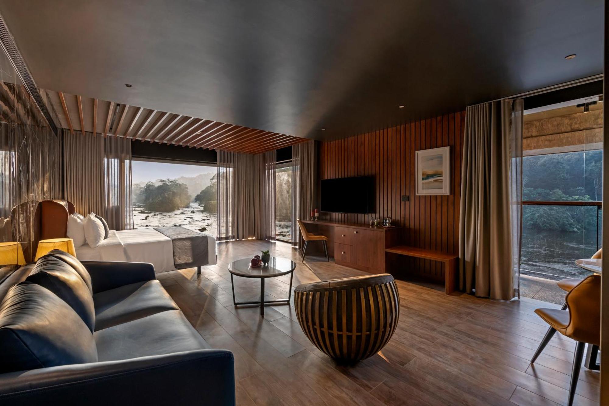 Sterling Athirappilly Hotel Kallana Bagian luar foto