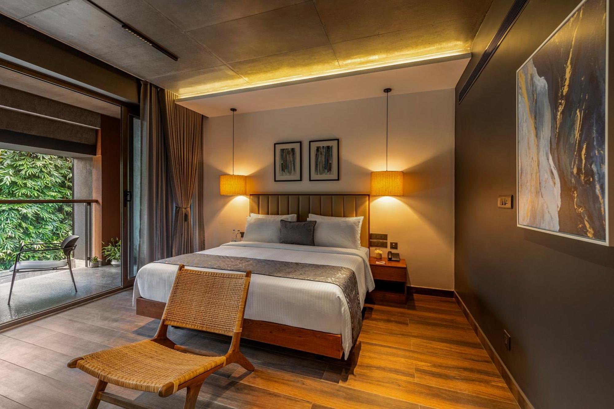 Sterling Athirappilly Hotel Kallana Bagian luar foto