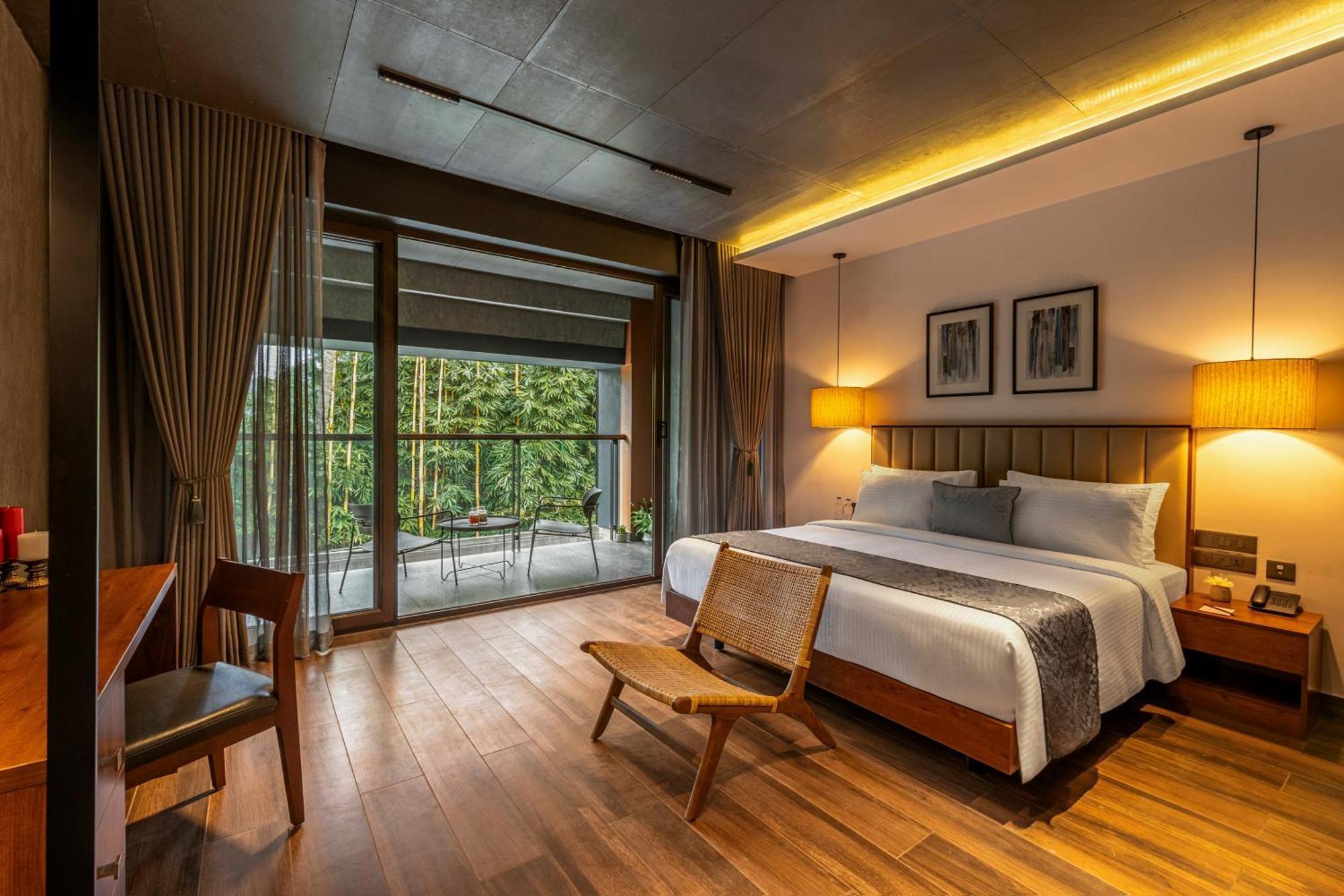 Sterling Athirappilly Hotel Kallana Bagian luar foto