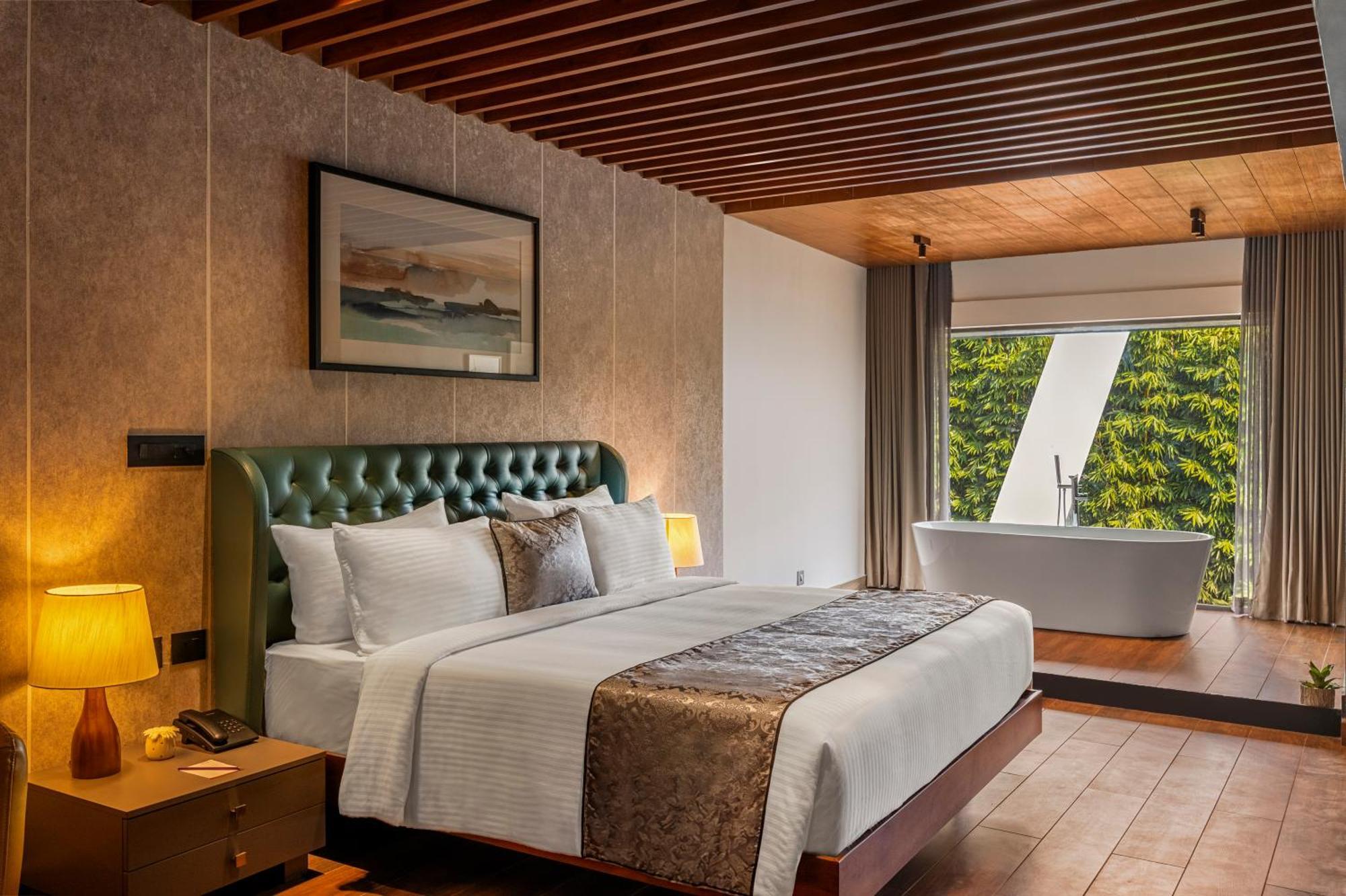 Sterling Athirappilly Hotel Kallana Bagian luar foto
